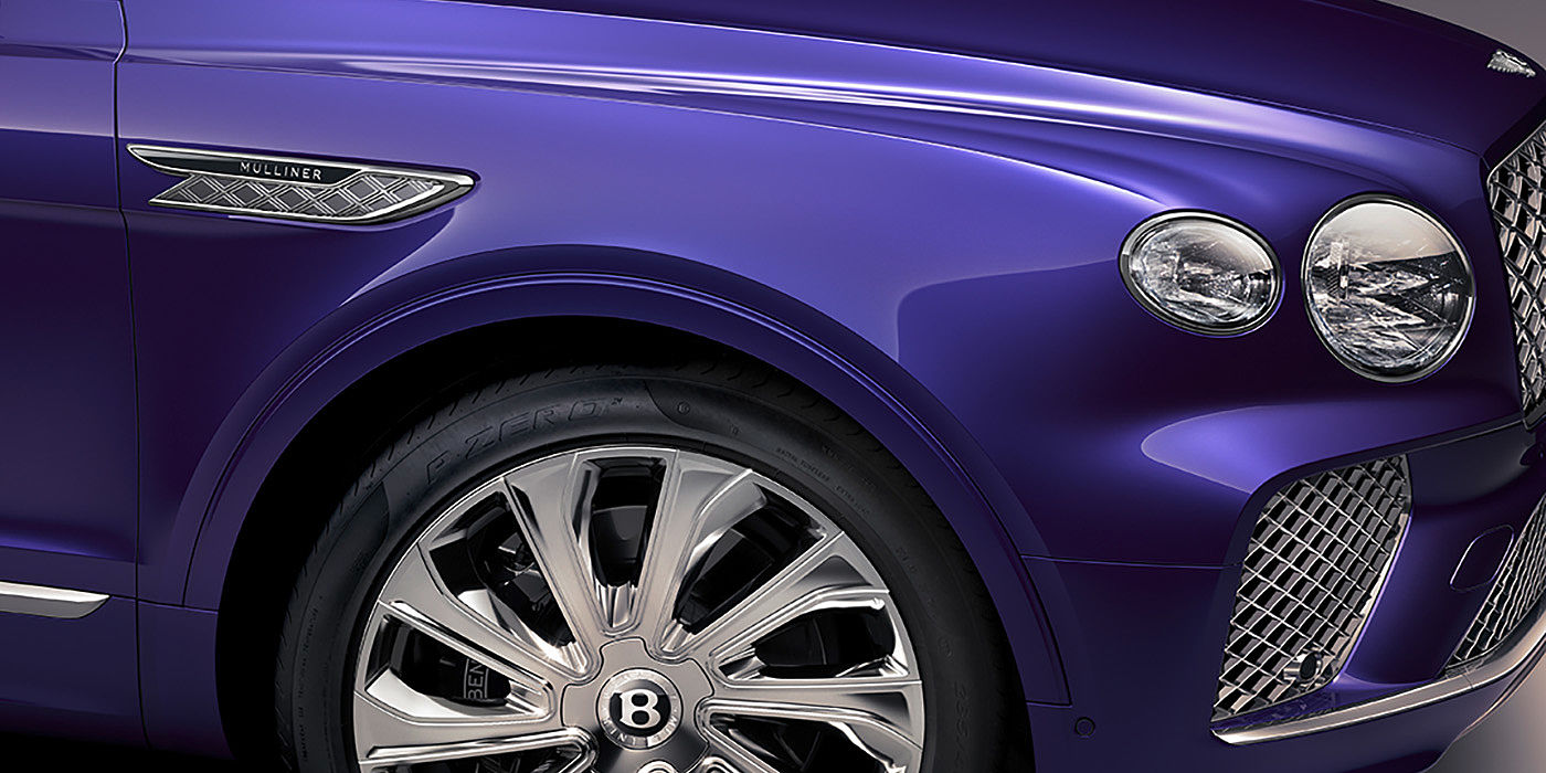Bentayga Extended Wheel Base Mulliner detailed front 22-inch wheel with chrome brightware and grille.