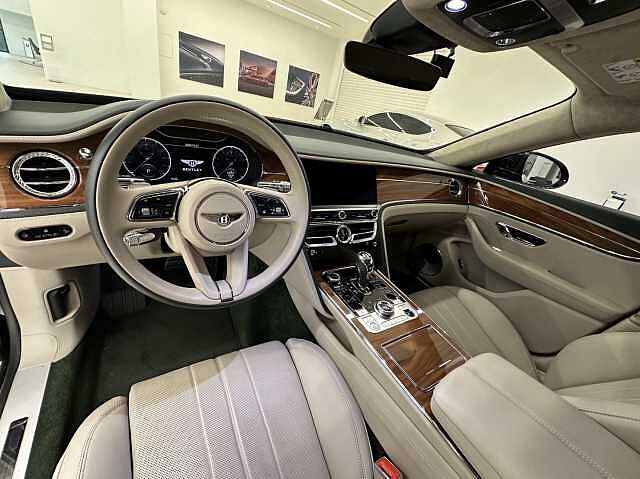 8:Bentley Flying Spur V8, Coupe, 綠色, Bentley Kaohsiung