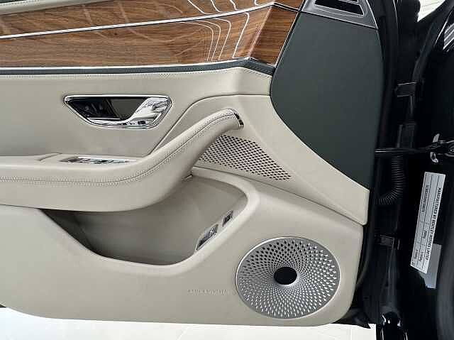 7:Bentley Flying Spur V8, Coupe, 綠色, Bentley Kaohsiung