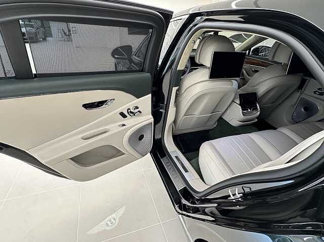 6:Bentley Flying Spur V8, Coupe, 綠色, Bentley Kaohsiung