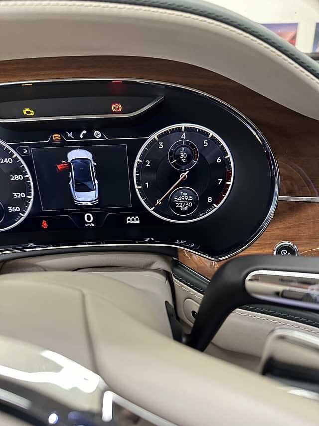 10:Bentley Flying Spur V8, Coupe, 綠色, Bentley Kaohsiung