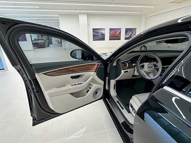 5:Bentley Flying Spur V8, Coupe, 綠色, Bentley Kaohsiung