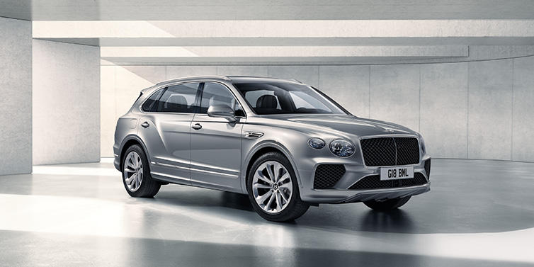 Bentley Kaohsiung Bentley Bentayga Extended Wheelbase SUV front three quarter in Moonbeam paint with a grey background